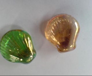 Стеклянные фигурки ракушек для декора 300г. (в сеточке) (KL0202)